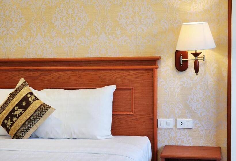 اتاق لوکس با تخت بزرگ, Phaithong Sotel Resort