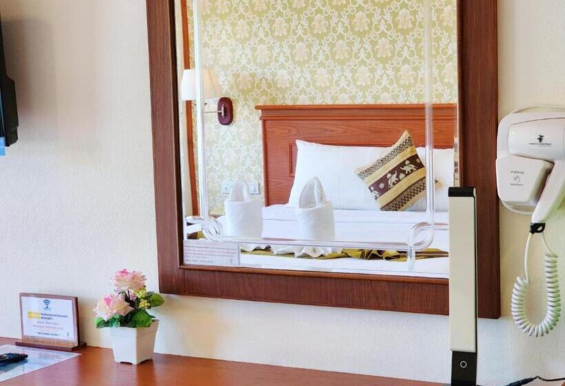 اتاق لوکس با تخت بزرگ, Phaithong Sotel Resort