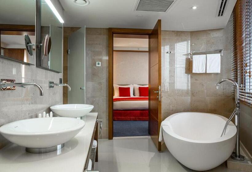 سوئیت با چشمانداز رودخانه, Radisson Blu M Bamou Palace Hotel, Brazzaville