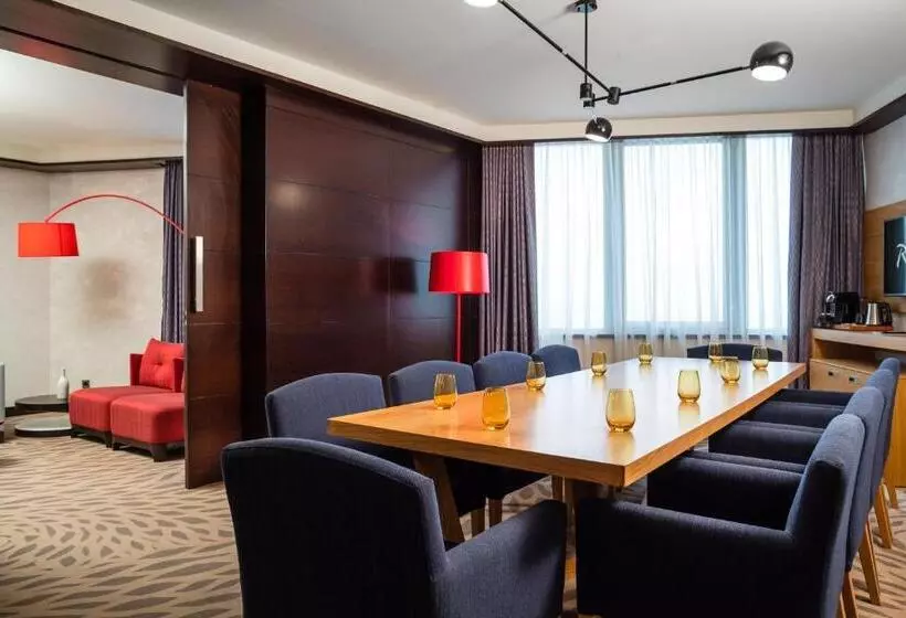 سوئیت پرزیدنت, Radisson Blu M Bamou Palace Hotel, Brazzaville