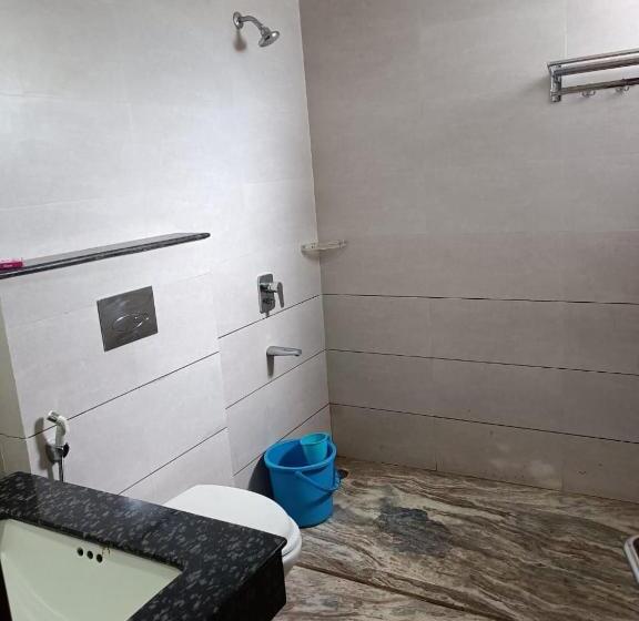 اتاق سوپریور, Autumn Crocus