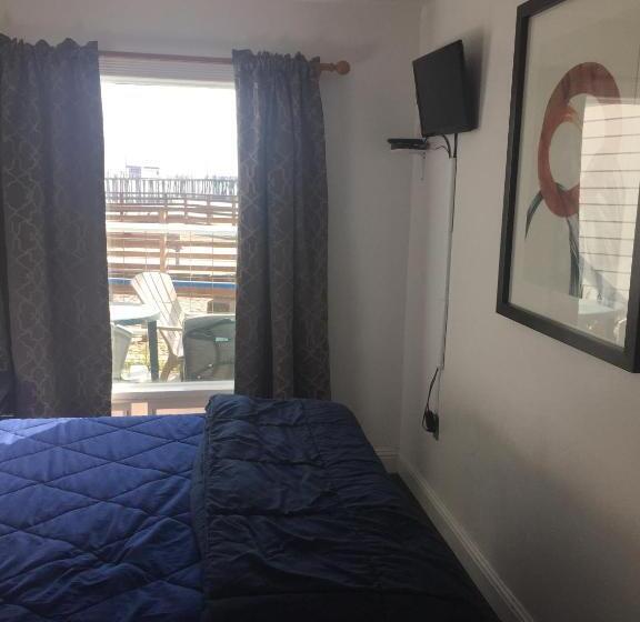 جناح غرفتين نوم, Dolphin Cove Motel