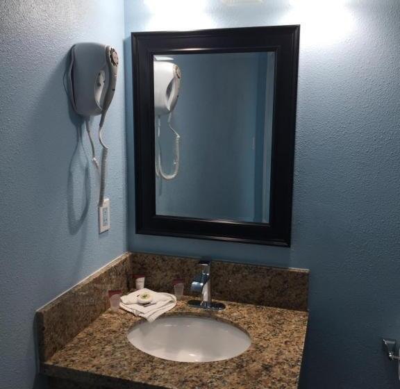 جناح غرفتين نوم, Dolphin Cove Motel