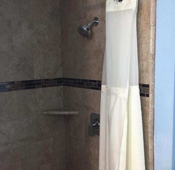 جناح غرفتين نوم, Dolphin Cove Motel