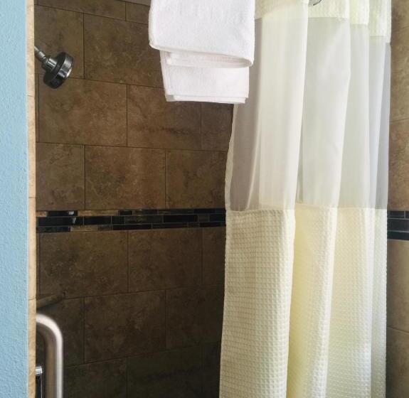 جناح مطلّ علي البحر, Dolphin Cove Motel