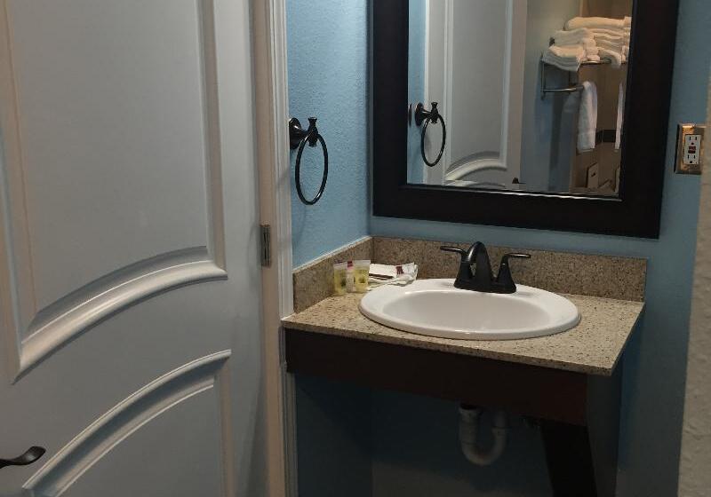 جناح مطلّ علي البحر, Dolphin Cove Motel