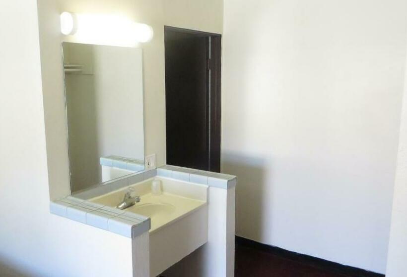 غرفة قياسية سرير كينج, Eagle Rock Motel