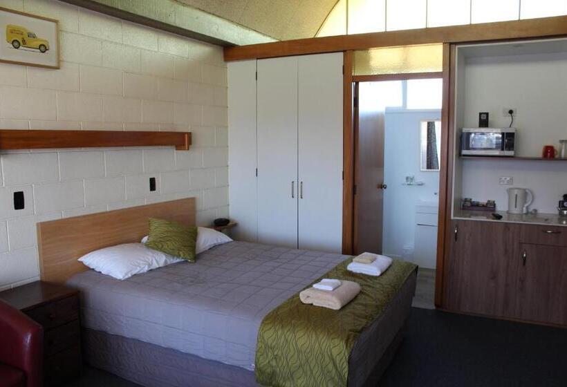 סטודיו סופריור, Elmore Lodge Motel