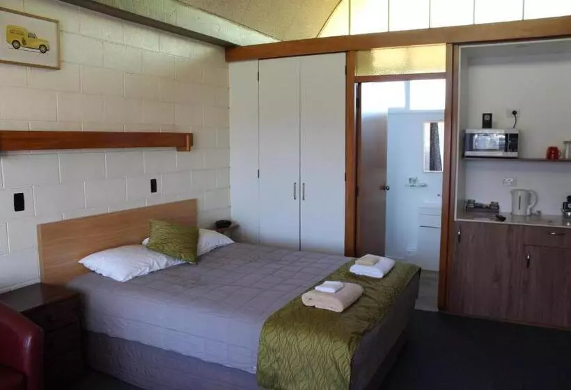 スーペリアスタジオ, Elmore Lodge Motel