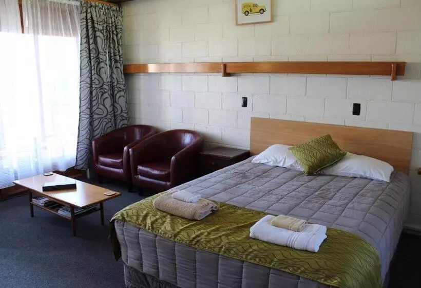スーペリアスタジオ, Elmore Lodge Motel