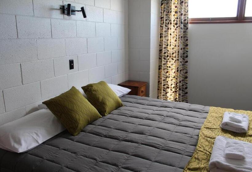 חדר משפחתי, Elmore Lodge Motel