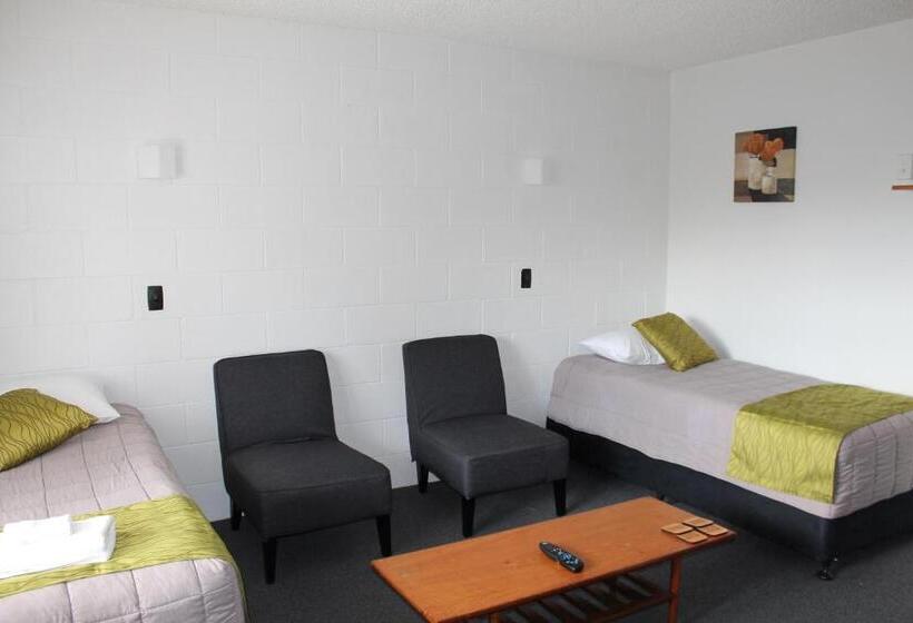 חדר משפחתי, Elmore Lodge Motel