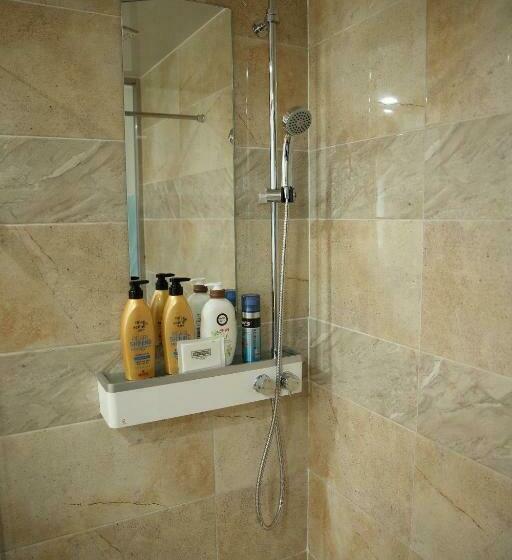 חדר סטנדרט לשלושה, Arisu Gyeongju