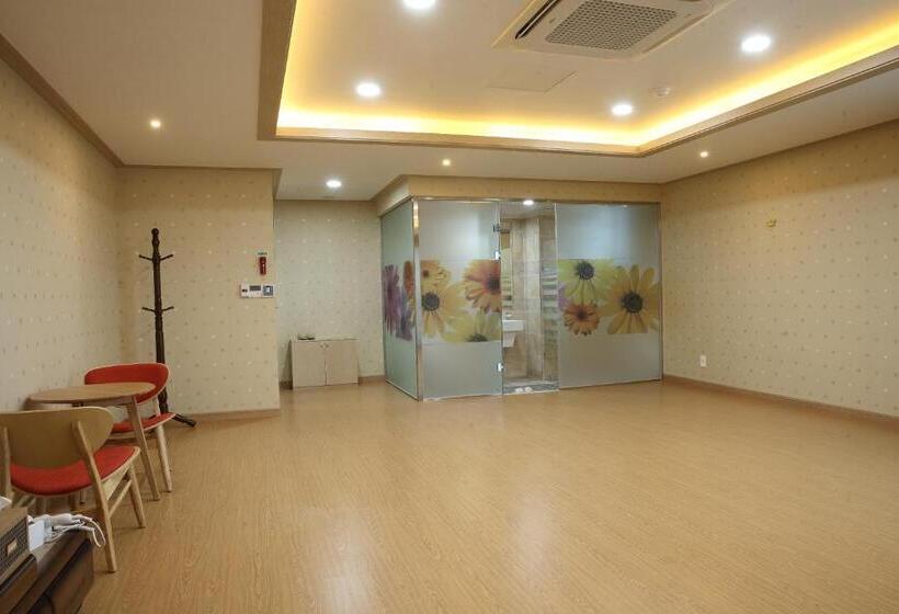 חדר משפחתי, Arisu Gyeongju