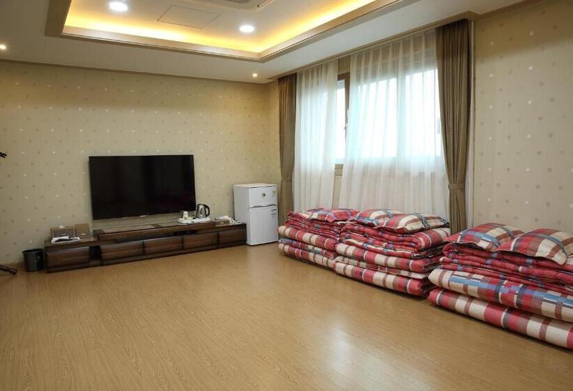 חדר משפחתי, Arisu Gyeongju