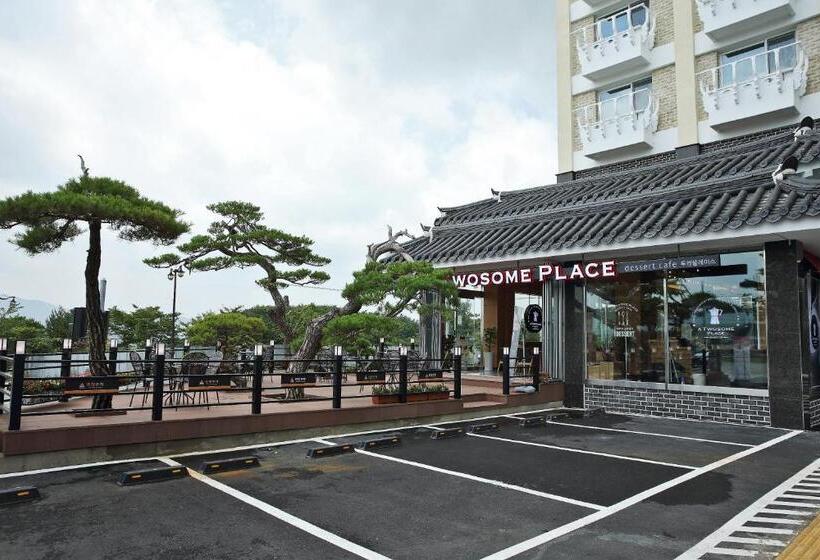 חדר סטנדרט לשלושה, Arisu Gyeongju