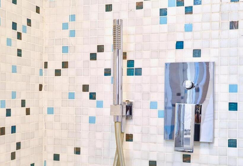 Studio Standard, Aurora