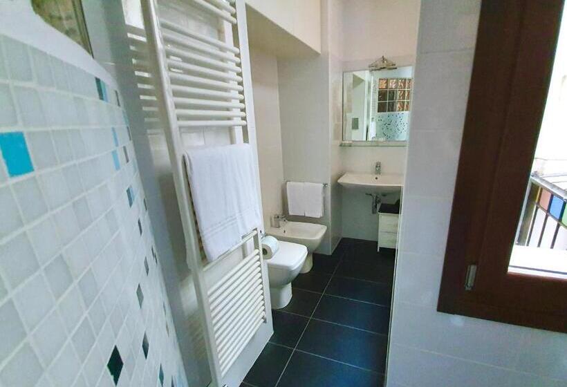 Studio Standard, Aurora