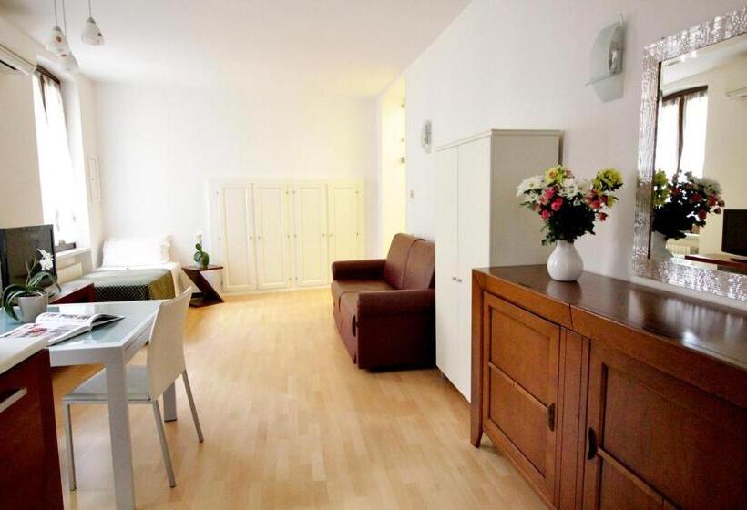 Studio Standard, Aurora