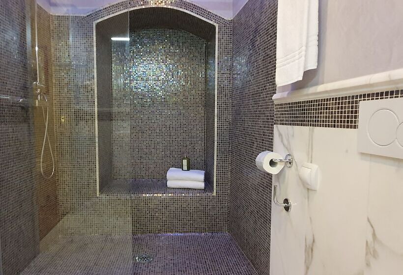 Junior Suite, Aurora