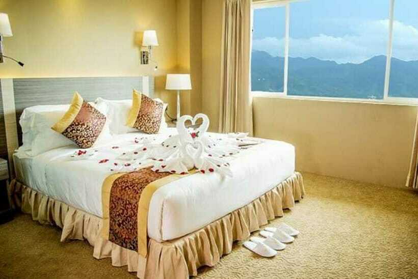 اتاق لوکس, Hazel