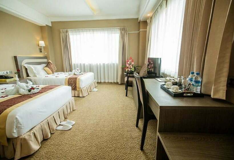 اتاق سوپریور, Hazel