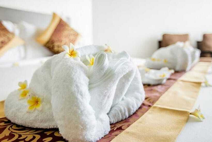 اتاق لوکس, Hazel