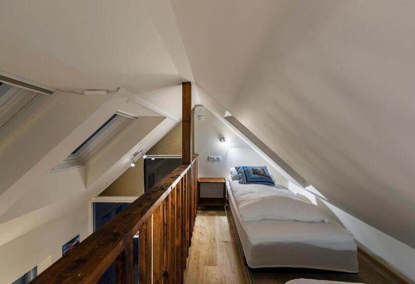 اتاق سوپریور, Hlid Fisherman S Village