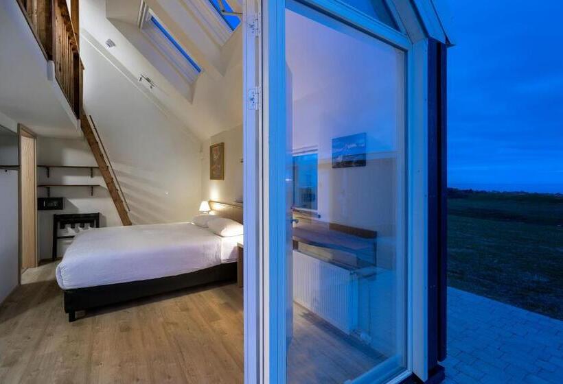 اتاق سوپریور, Hlid Fisherman S Village