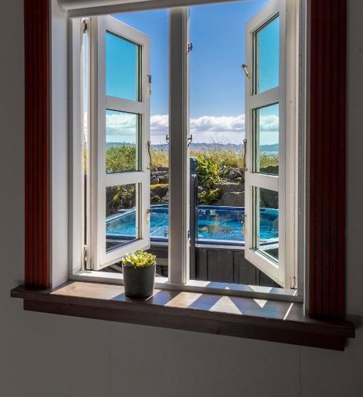 اتاق خانوادگی, Hlid Fisherman S Village