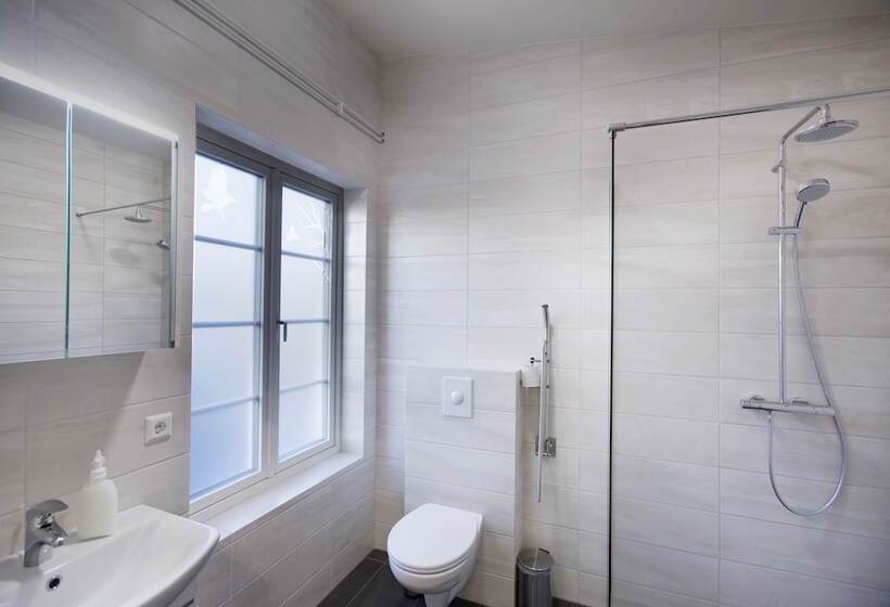 اتاق سوپریور, Hlid Fisherman S Village