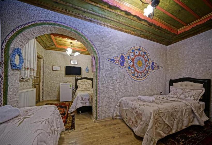 اتاق استاندارد سه نفره, Kayatas Cave Suites