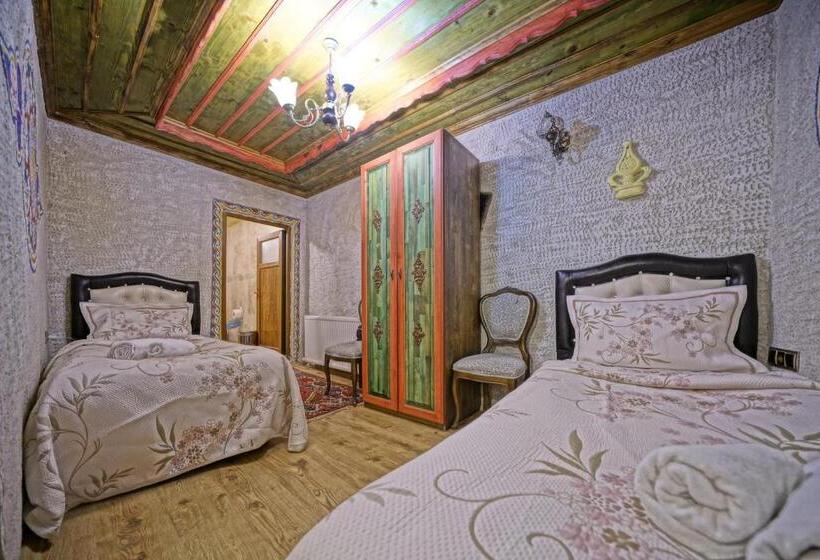 اتاق استاندارد سه نفره, Kayatas Cave Suites