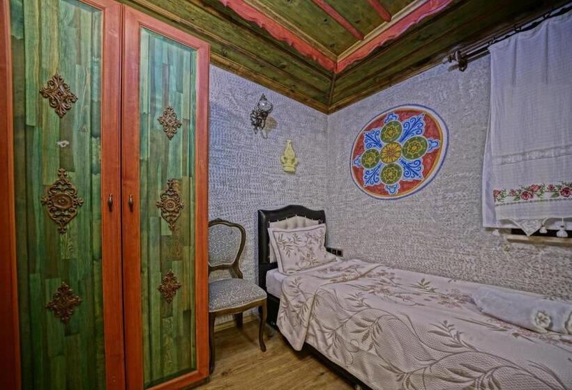 اتاق استاندارد سه نفره, Kayatas Cave Suites