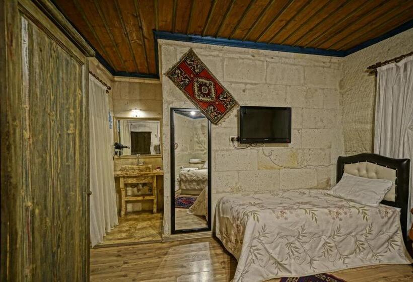 اتاق استاندارد سه نفره, Kayatas Cave Suites