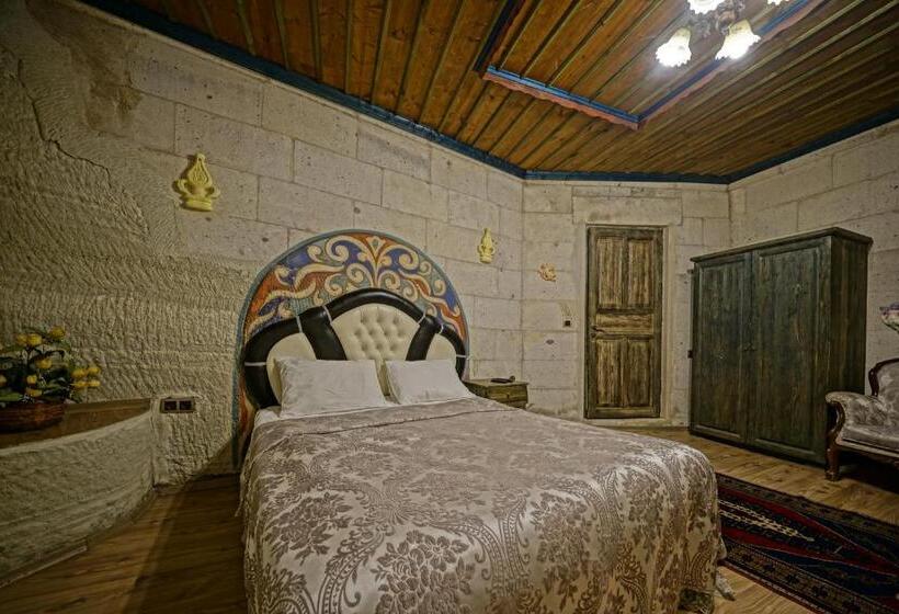 اتاق استاندارد سه نفره, Kayatas Cave Suites