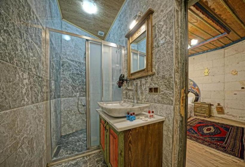 اتاق استاندارد سه نفره, Kayatas Cave Suites