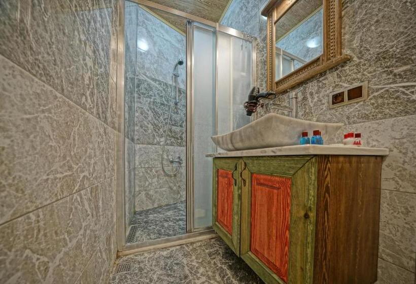 اتاق استاندارد سه نفره, Kayatas Cave Suites