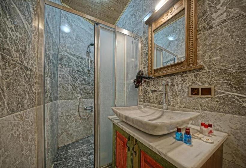 اتاق استاندارد سه نفره, Kayatas Cave Suites