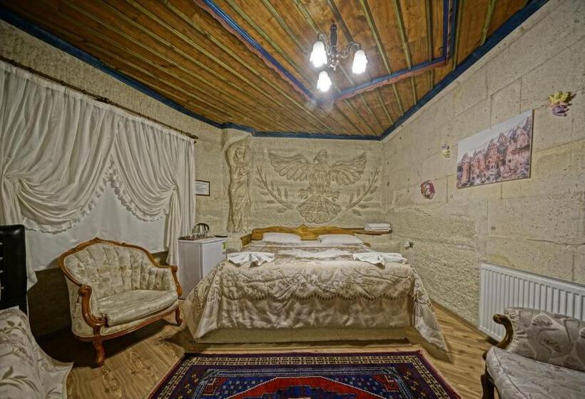 اتاق استاندارد سه نفره, Kayatas Cave Suites