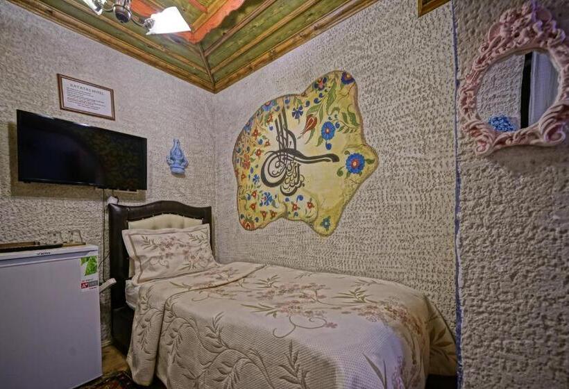 اتاق استاندارد سه نفره, Kayatas Cave Suites