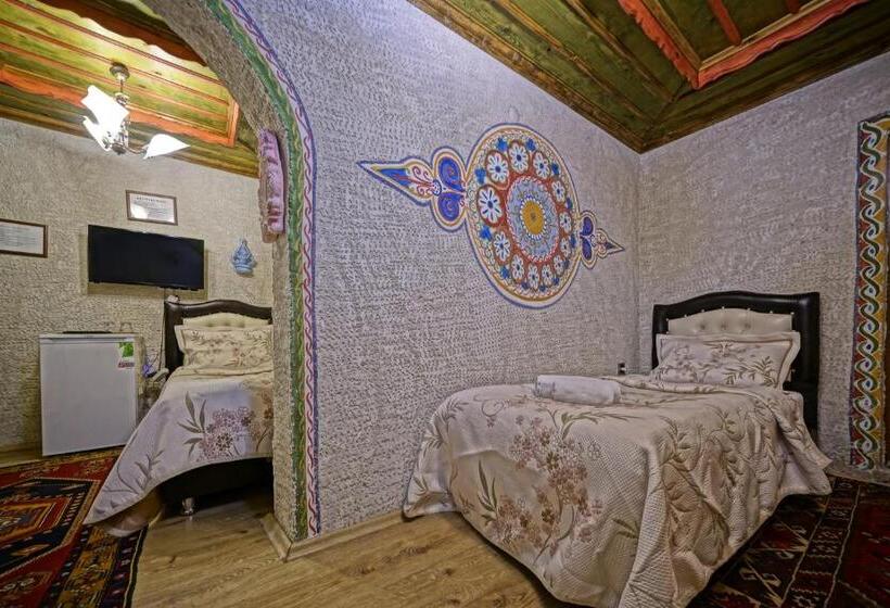 اتاق استاندارد سه نفره, Kayatas Cave Suites