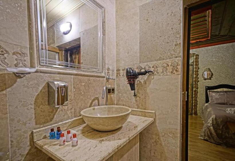 اتاق استاندارد سه نفره, Kayatas Cave Suites