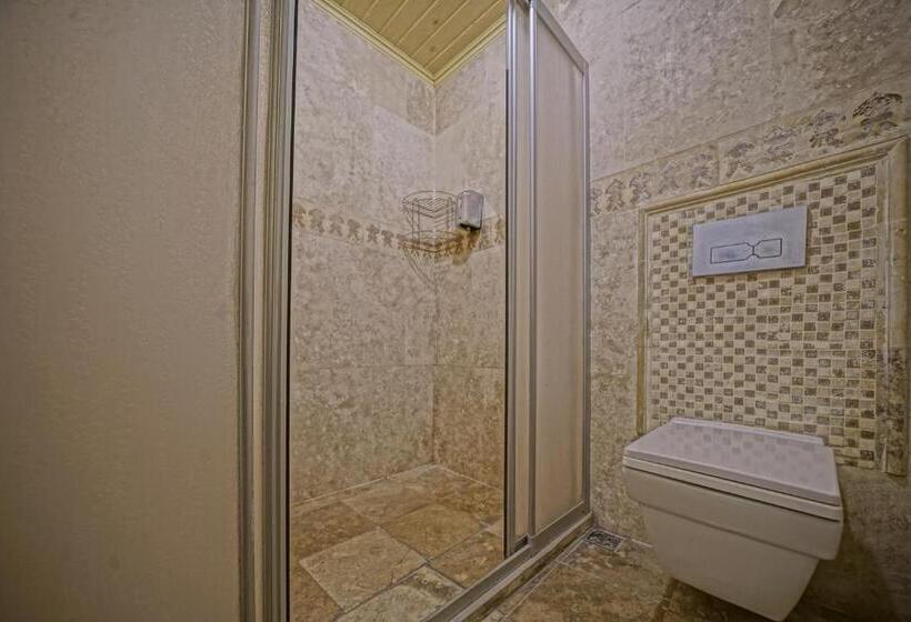 اتاق استاندارد سه نفره, Kayatas Cave Suites