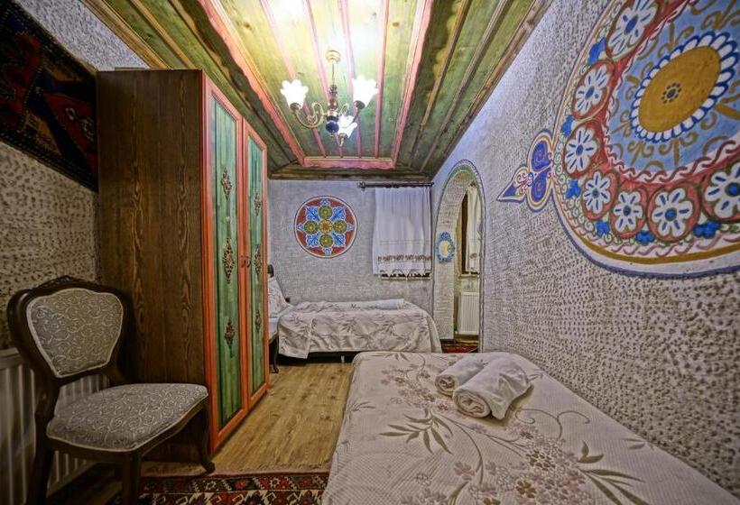 غرفة قياسية ثلاثية, Kayatas Cave Suites
