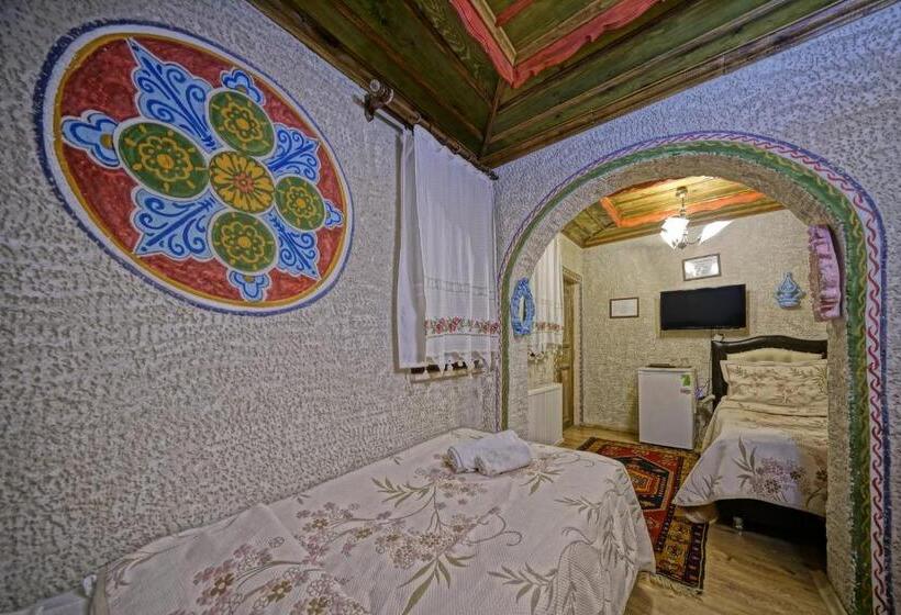 غرفة قياسية ثلاثية, Kayatas Cave Suites