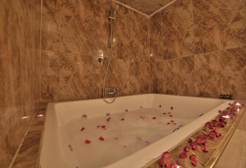 اتاق استاندارد با تخت بزرگ, Kayatas Cave Suites