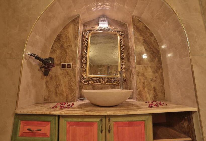 اتاق استاندارد با تخت بزرگ, Kayatas Cave Suites