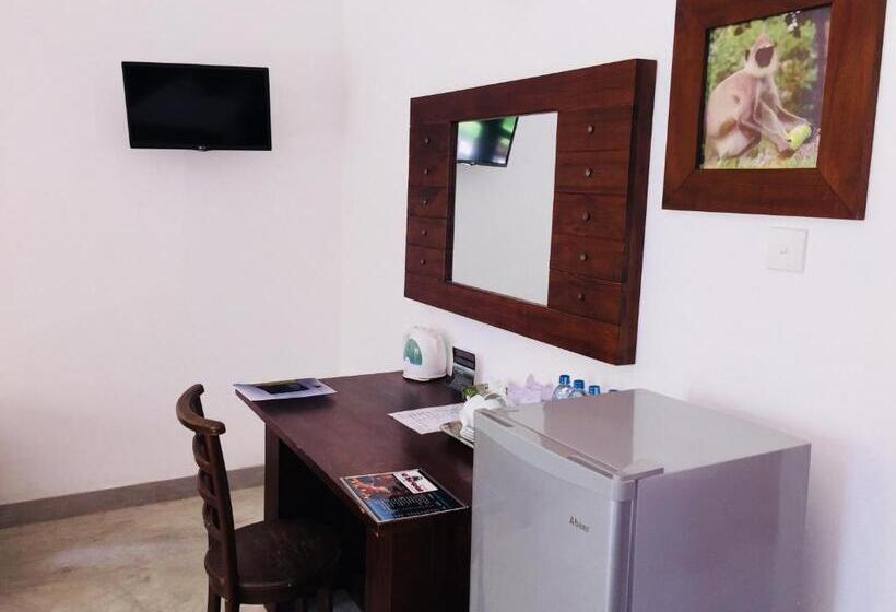 اتاق لوکس خانوادگی, Nil Diya Mankada Safari Lodge