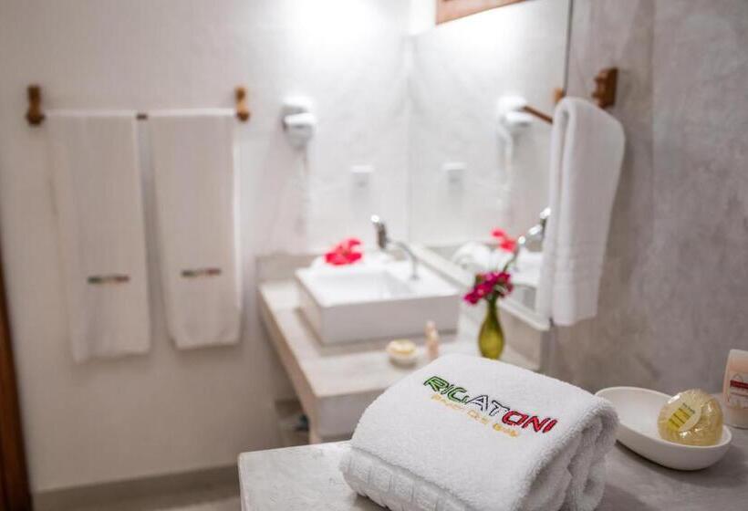 بنجلو قياسى, Pousada Rigatoni